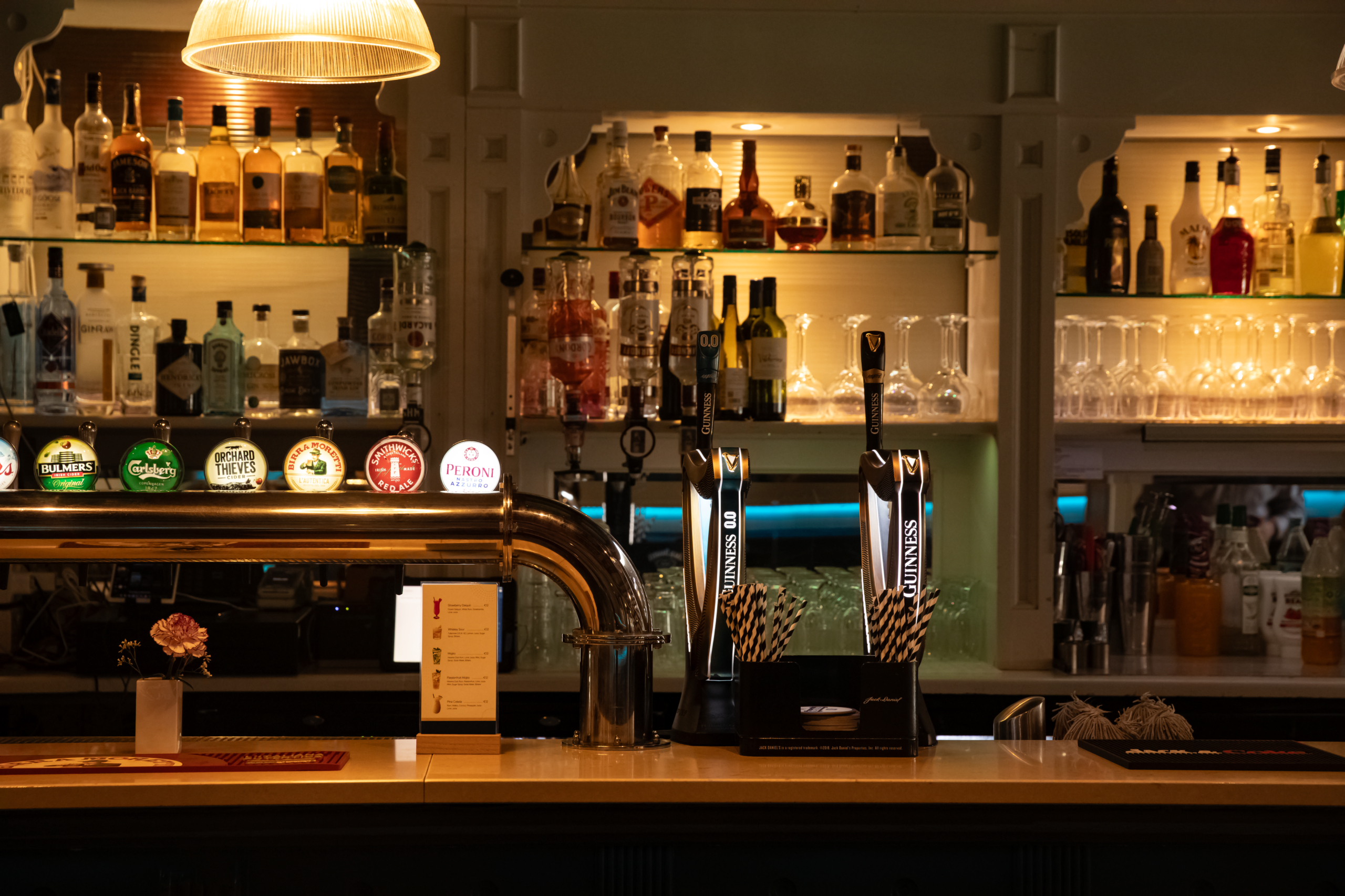 Front Bar ar hayes hotel